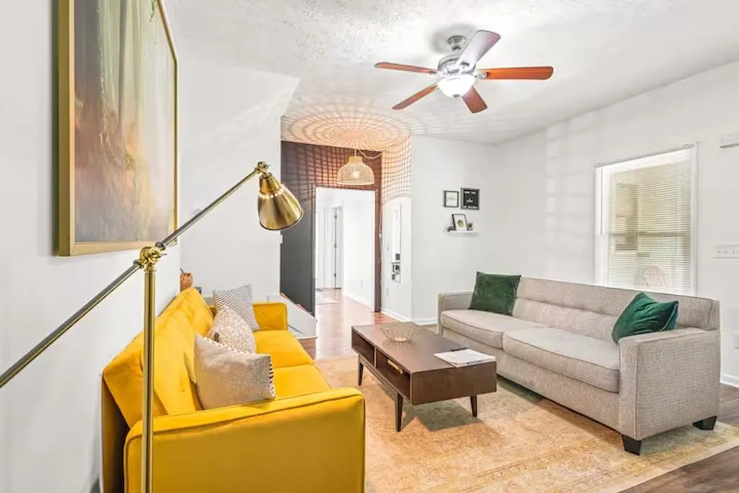 3 bed, 1367 sqft, $2,000 — Photo 1