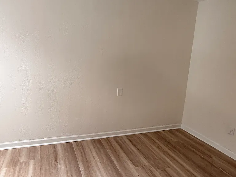 105 Decatur St — Photo 6