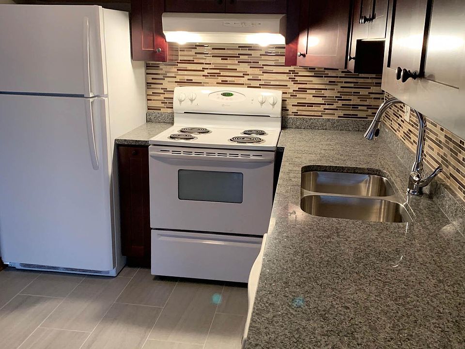 2nd image of 1653 Oakwood Ave APT 3
