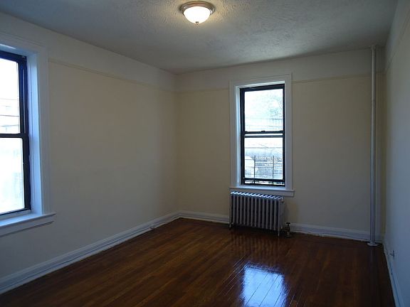 5th image of 32-16 Crescent St #A3k
