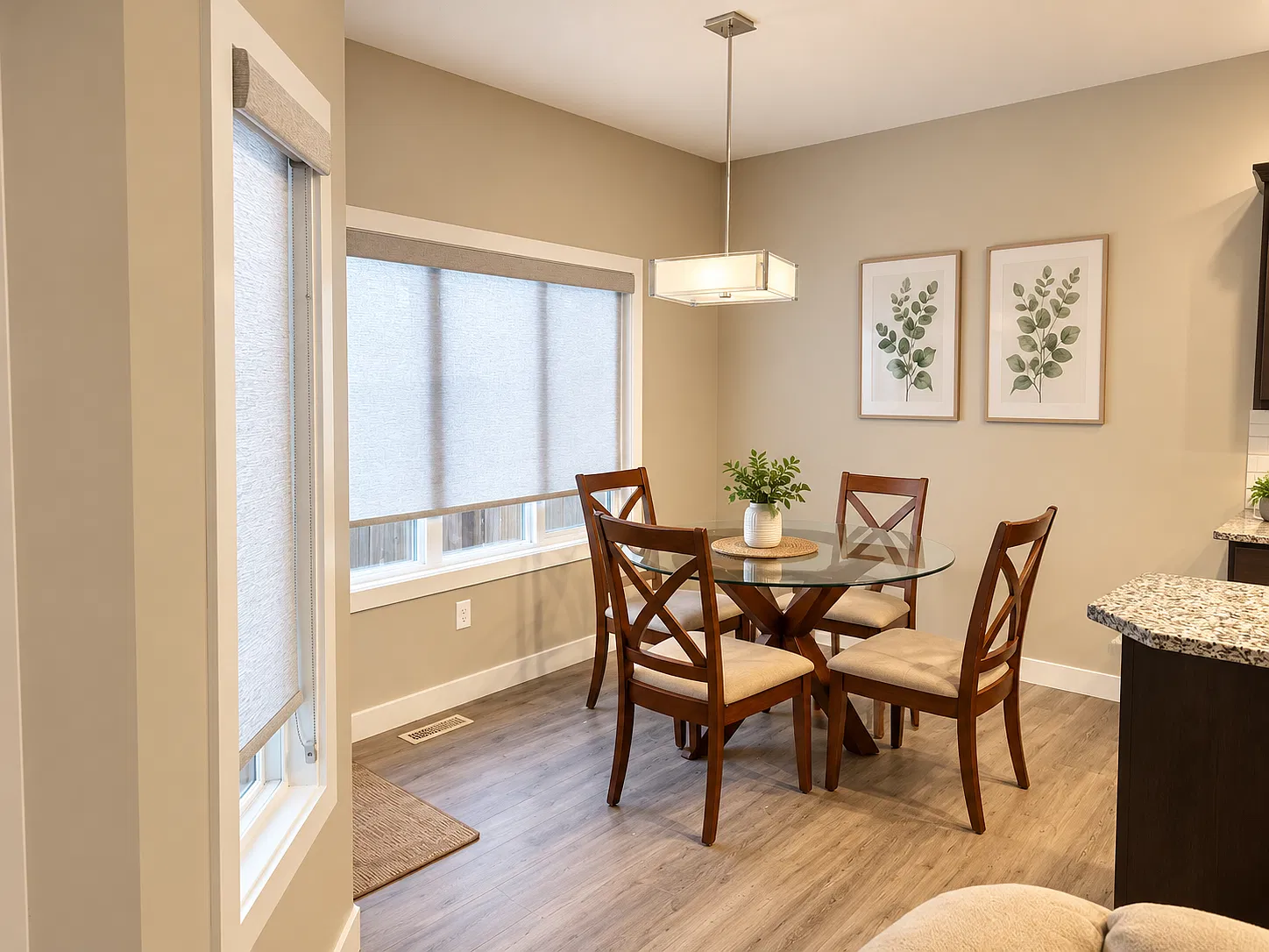 3 Bed 2.5 Bath Fort Sask Duplex For Rent — Photo 4
