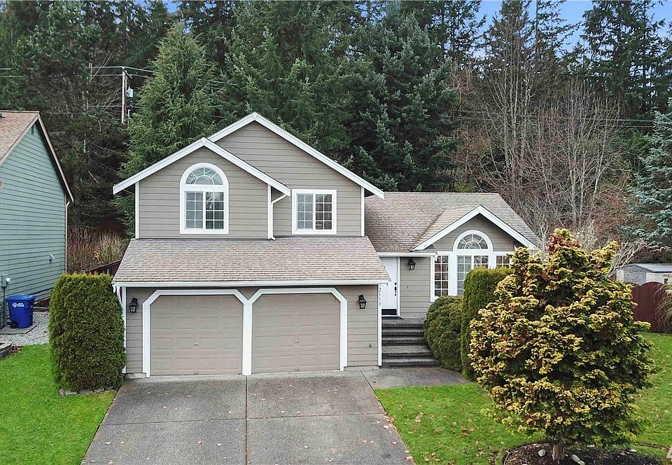 Beautiful Home located in the Desirable Stonegate community.