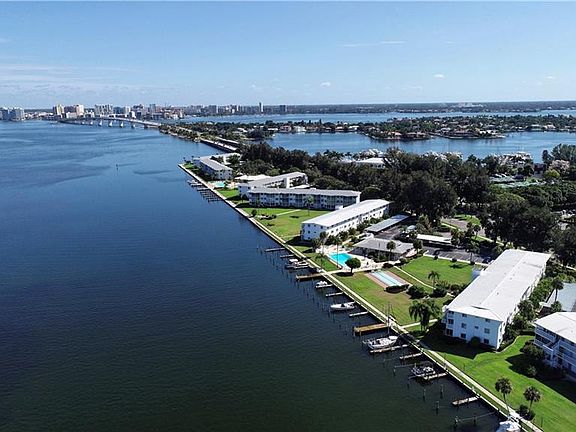 2nd image of 765 John Ringling Blvd #4CLARI