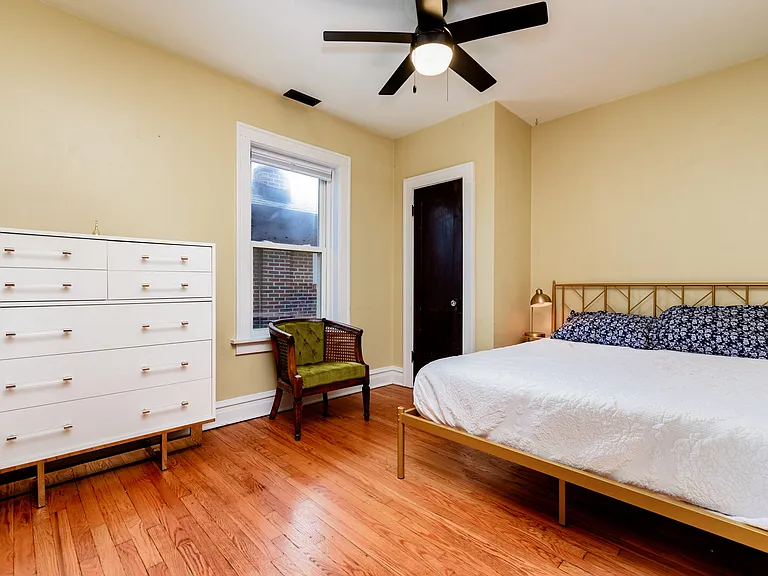 Middle bedroom, pictured is a queen size bed, closet