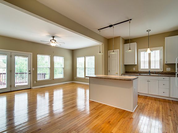 3rd image of 726 Huffine Manor Cir