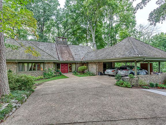 2nd image of 6811 Shady Ln