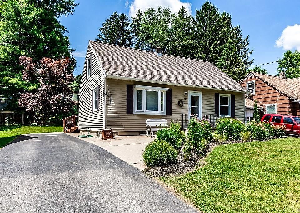1st image of 205 Homewood Dr