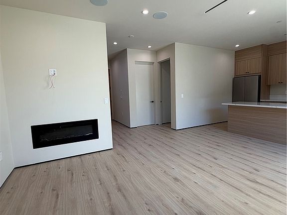 5th image of 5656 Mammoth Ave