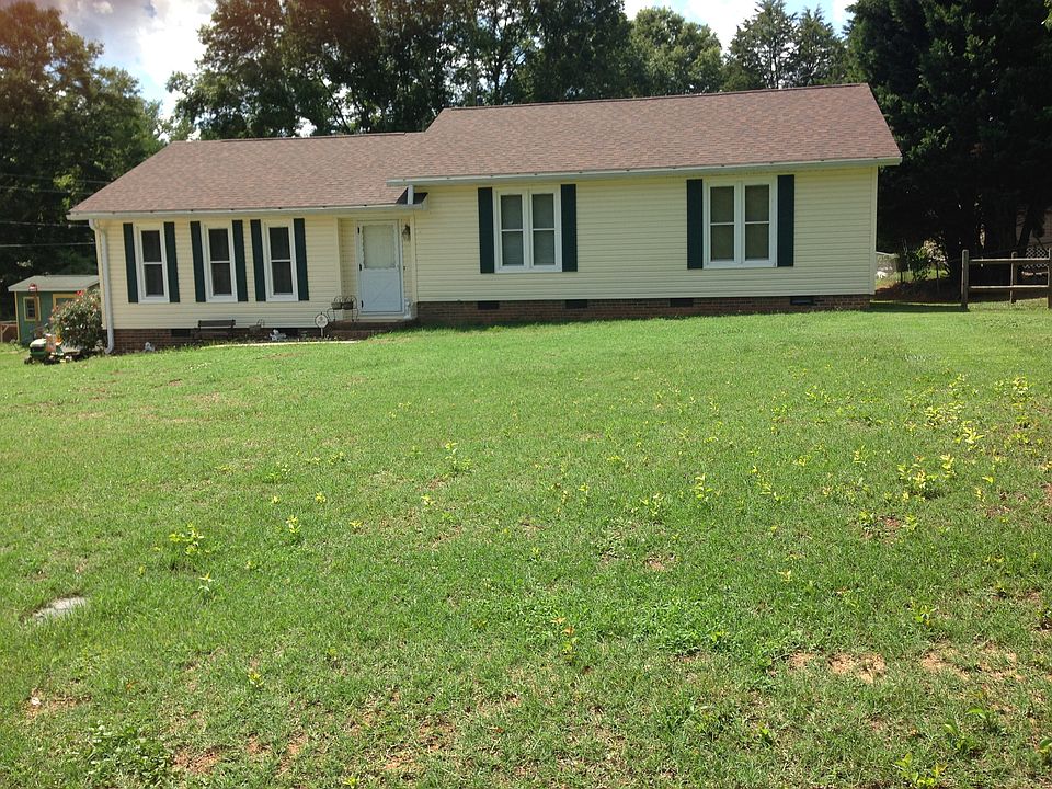 1st image of 303 King Henry Ln