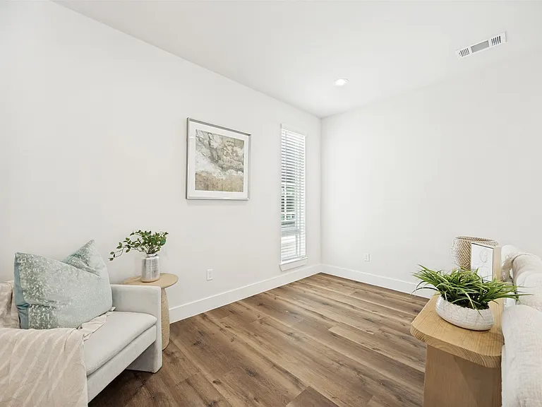 5633 Live Oak St #103 — Photo 5