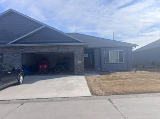 5260 Overlook Ln, Sioux City, IA 51106