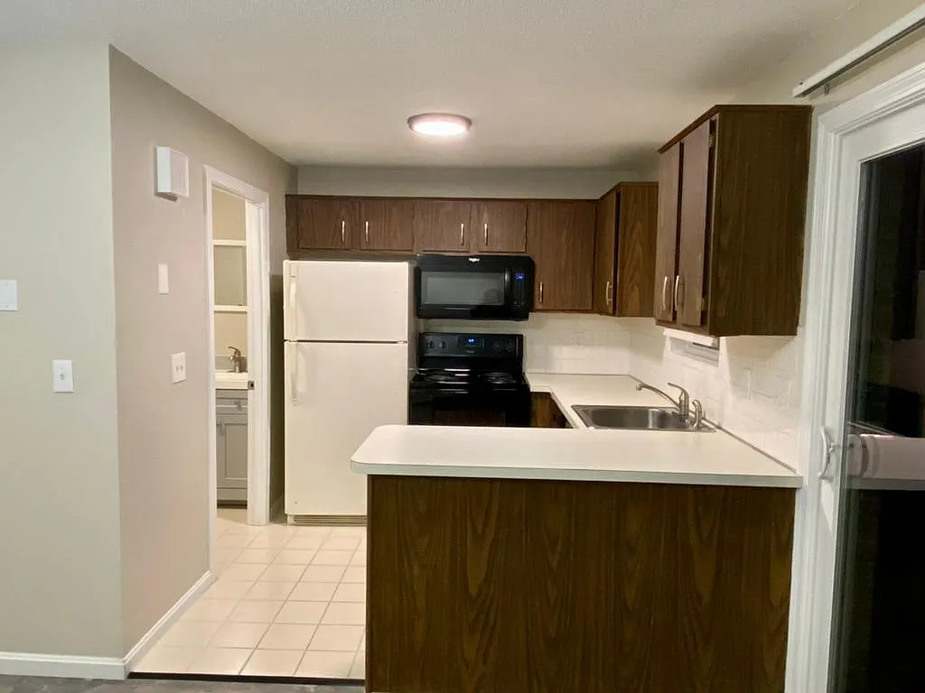3 bed, 1.5 bath, 1400 sqft, $2,775 — Photo 3