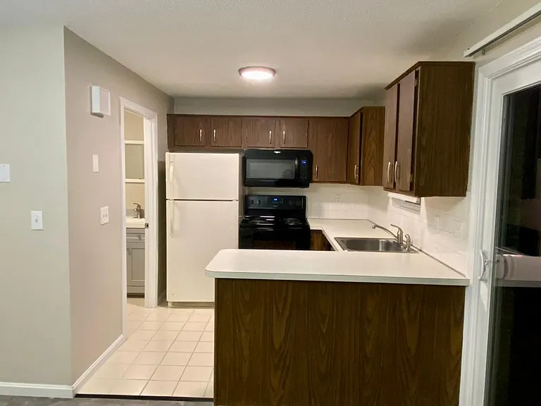 40 Fieldstone Dr #40 — Photo 3
