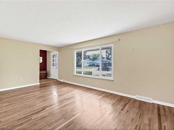 5th image of 24318 S Oxford Oval