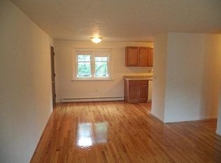 950 N Pleasant St APT 122, Amherst, MA 01002