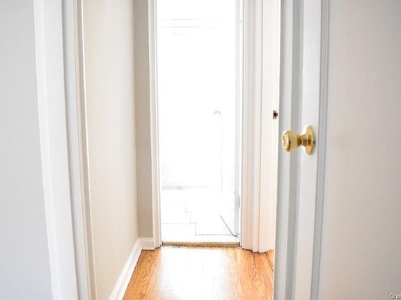3rd image of 194 Lincoln Pl