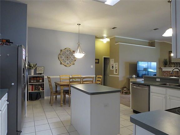 4th image of 607 Joy Ln