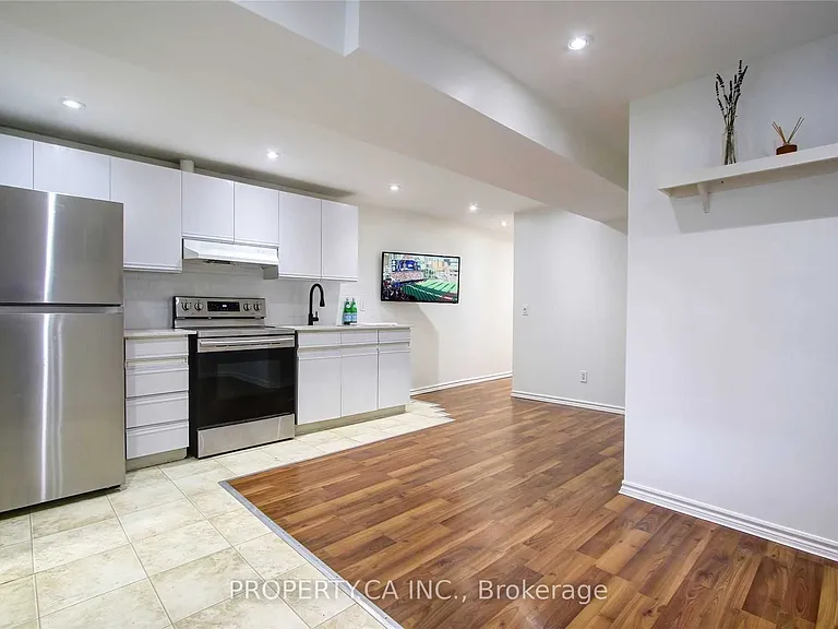 1012 Ossington Ave #LOWER — Photo 5
