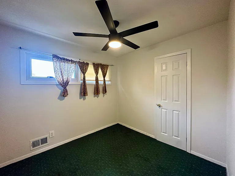 214 Mark Tree Rd — Photo 12
