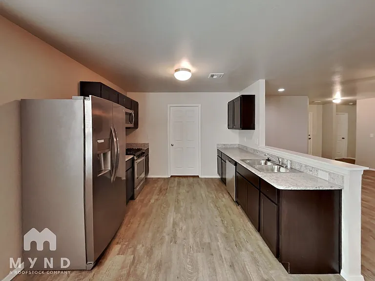 2923 Russell Rd — Photo 4