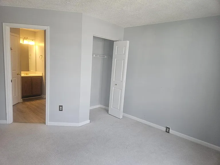 5650 Wade Ct #L — Photo 11