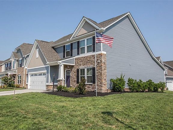 3rd image of 102 Oak Hill Ln