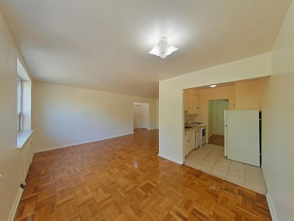4th image of 1607 Victoria Park Ave #1470492