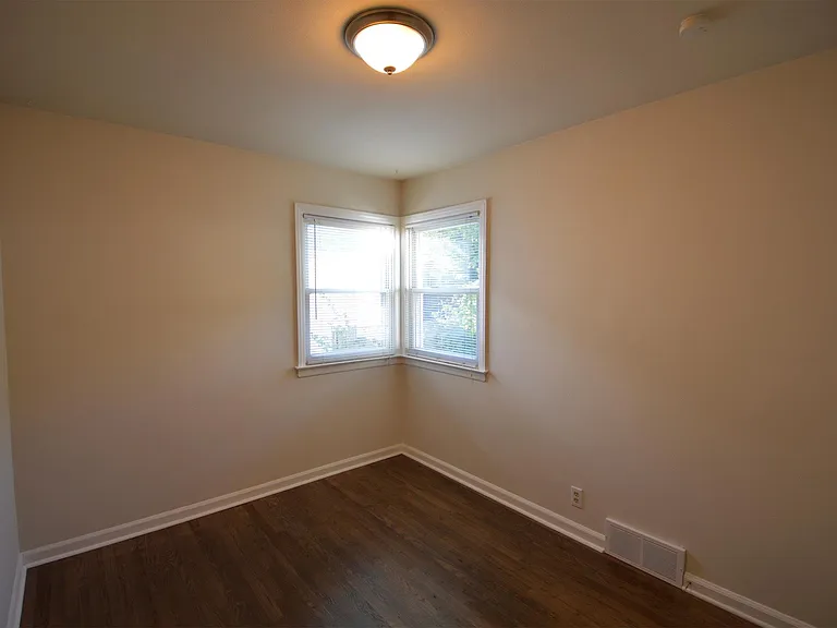 2335 Rowland Ave — Photo 8