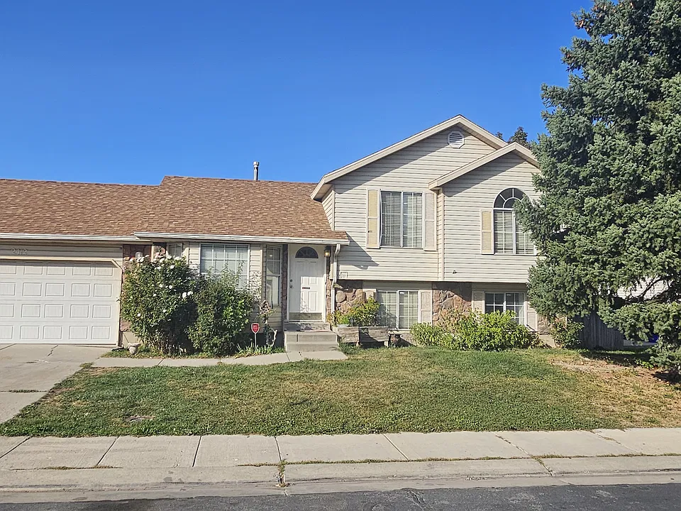 2412 W Sugar Pl