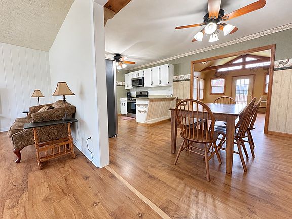3rd image of 2542 Franks Dr