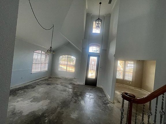 5th image of 2881 Newport Dr