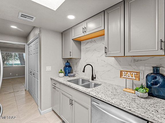 3rd image of 360 N Camino Del Vate