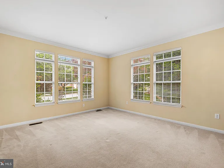 530 Limerick Cir — Photo 17