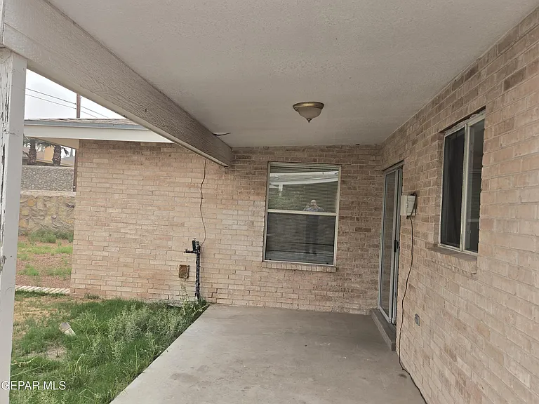 709 La Chapa Ave — Photo 13