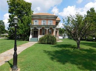 706 E Main St, Carlinville, IL