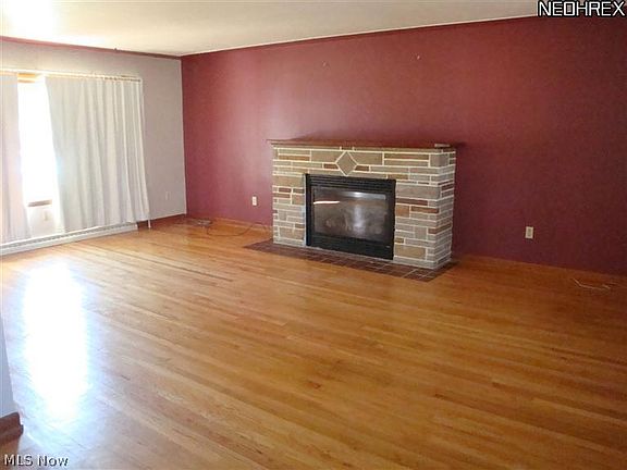2nd image of 132 Antoinette St