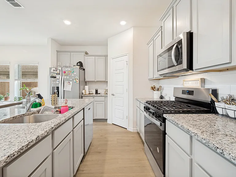 10125 Kayak St — Photo 3