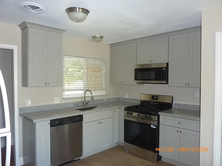 2637 Cordova Ln — Photo 3