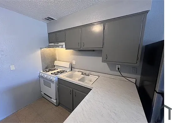 423 Dallas St NE #C — Photo 16