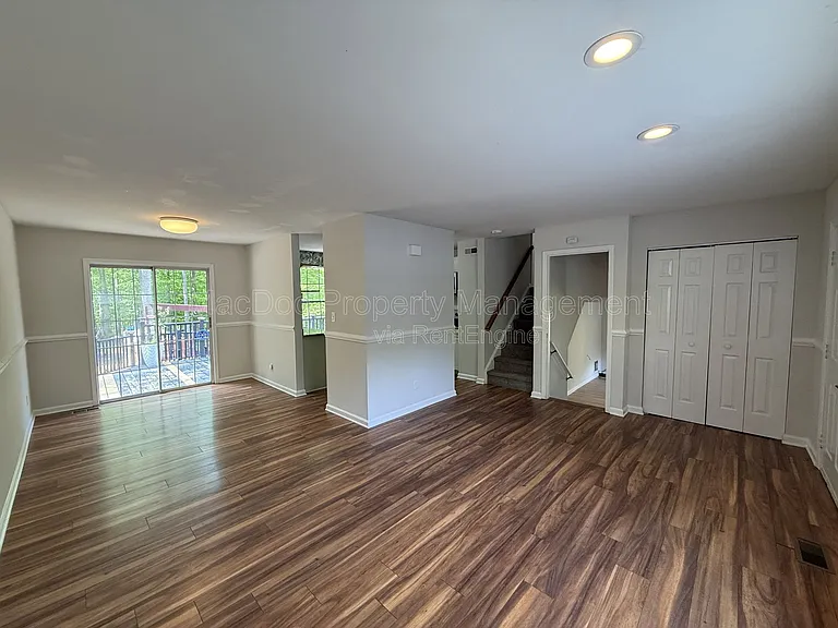 10910 Chesterwood Dr — Photo 3