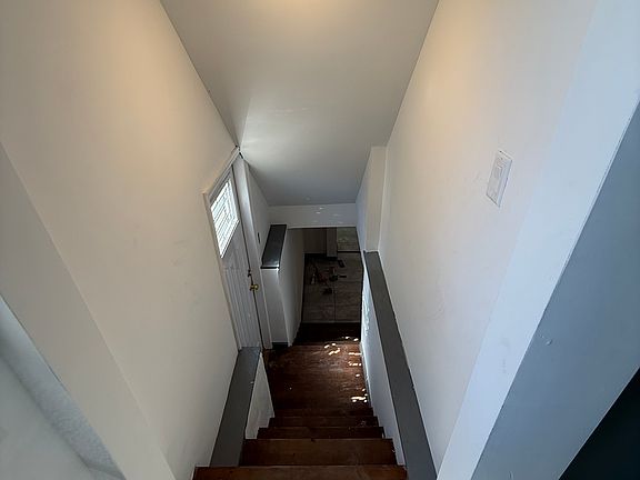 2nd image of 163 Park Ave