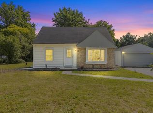 550 North Riverside DRIVE, Saukville, WI 53080