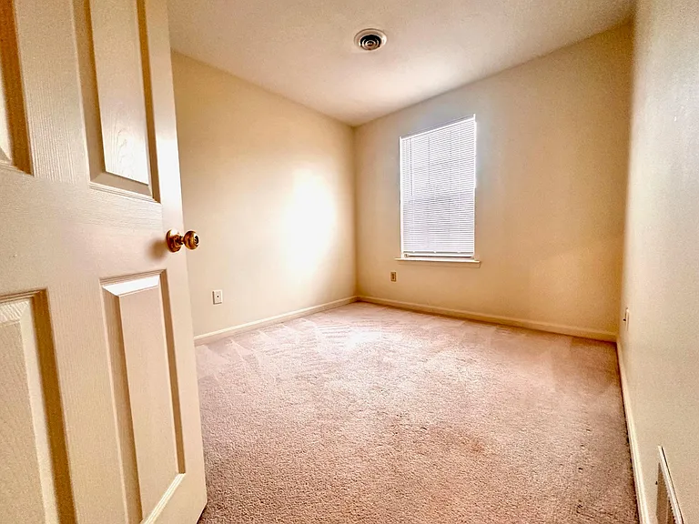 1290 Wanda Dr - Bed 2
