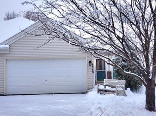 8868 Coppersmith Ct, Inver Grove Heights, MN 55076