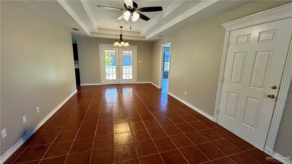 3 bed, 2.0 bath, 1194 sqft, $1,350 — Photo 2