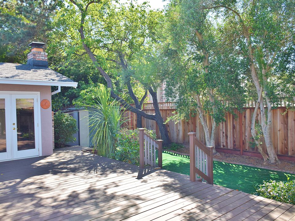 2nd image of 2983 Woodcrest Dr