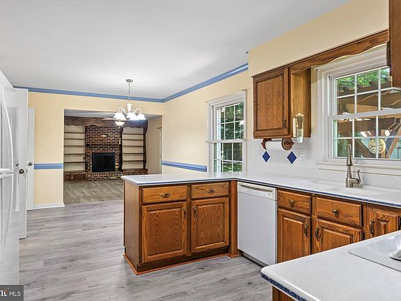5th image of 106 Scarsdale Dr