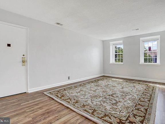 5th image of 3007 S Buchanan St APT C1