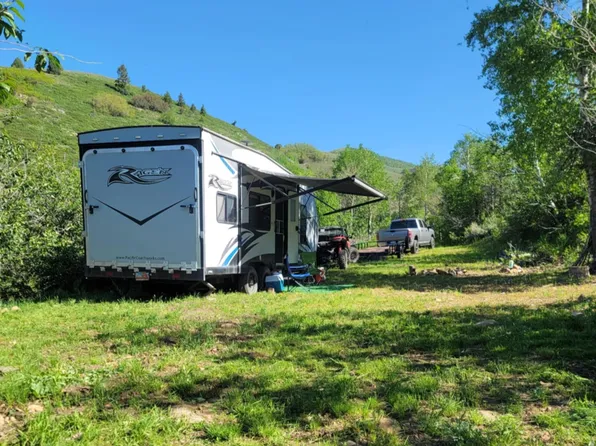 11607 E Middle Fork Dr, Huntsville, UT 84317