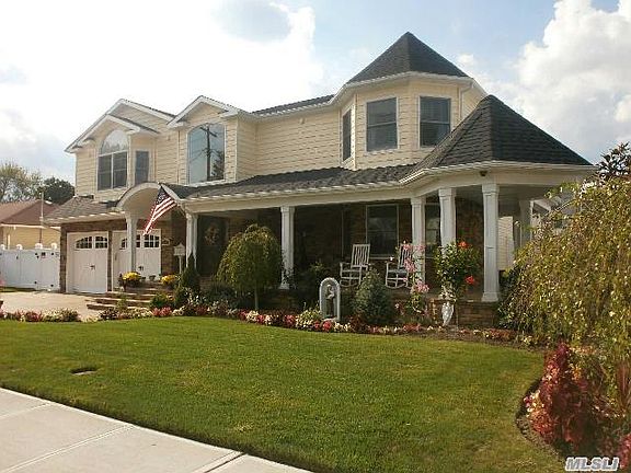 2nd image of 2331 Lincoln St